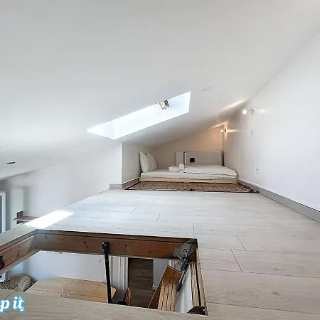 Apartment Calm & Cozy Flat Flowered Alley Sleeps 4 Paris