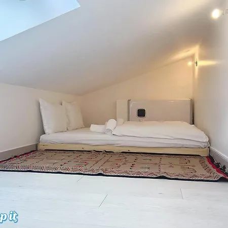 Calm & Cozy Flat Flowered Alley Sleeps 4 Apartment *