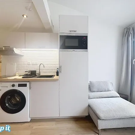 Calm & Cozy Flat Flowered Alley Sleeps 4 *