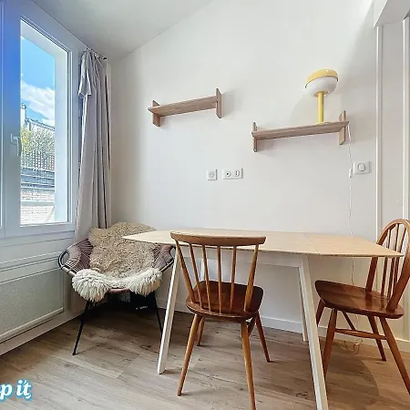 Apartment Calm & Cozy Flat Flowered Alley Sleeps 4 Paris