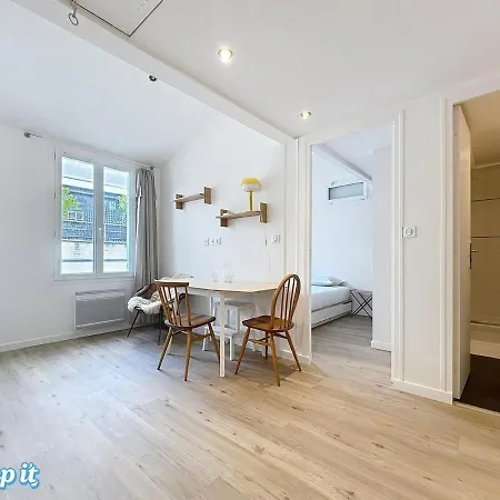 Calm & Cozy Flat Flowered Alley Sleeps 4 *