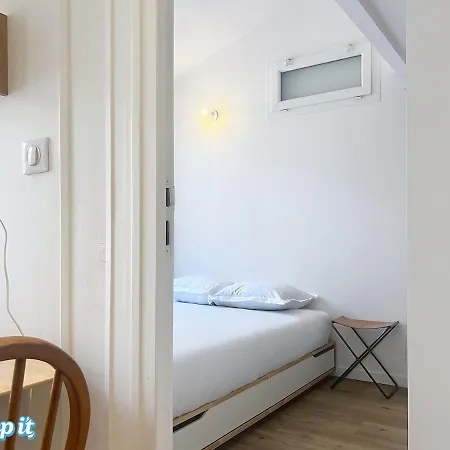 Calm & Cozy Flat Flowered Alley Sleeps 4