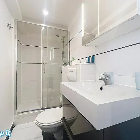 Calm & Cozy Flat Flowered Alley Sleeps 4 *