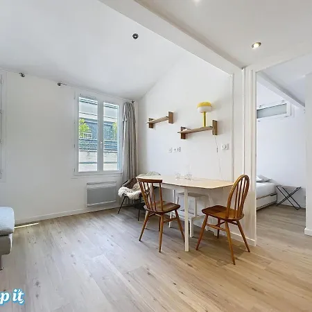 Daire Calm & Cozy Flat Flowered Alley Sleeps 4