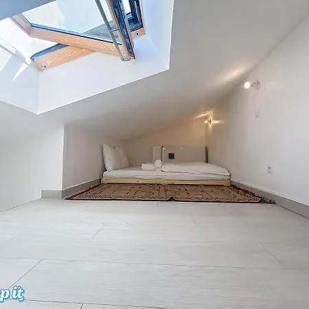 Calm & Cozy Flat Flowered Alley Sleeps 4 Appartamento Parigi