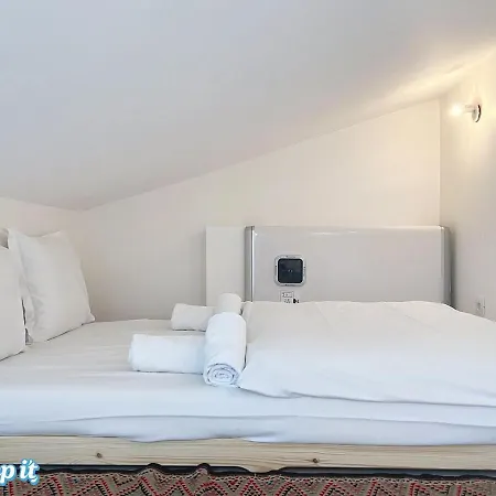 Calm & Cozy Flat Flowered Alley Sleeps 4 * Paris