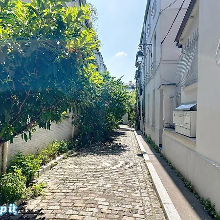 Calm & Cozy Flat Flowered Alley Sleeps 4 Appartamento Parigi